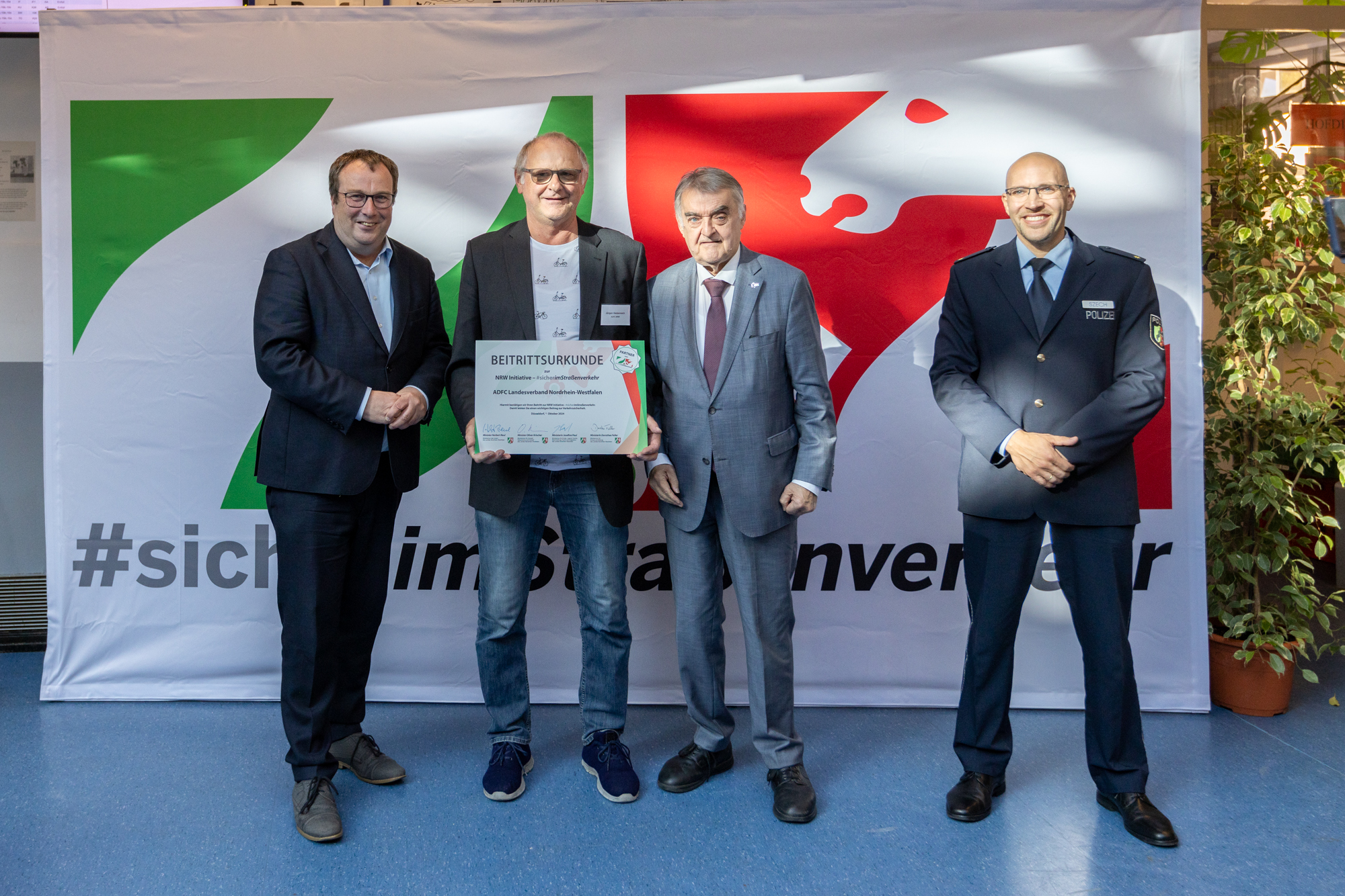 Übergabe der Beitrittsurkunden an den ADFC NRW