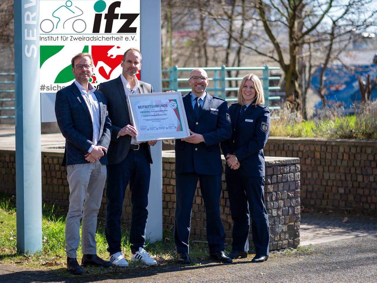 Der Beitritt des IFZ in die NRW-Initiative mit Urkundenübergabe