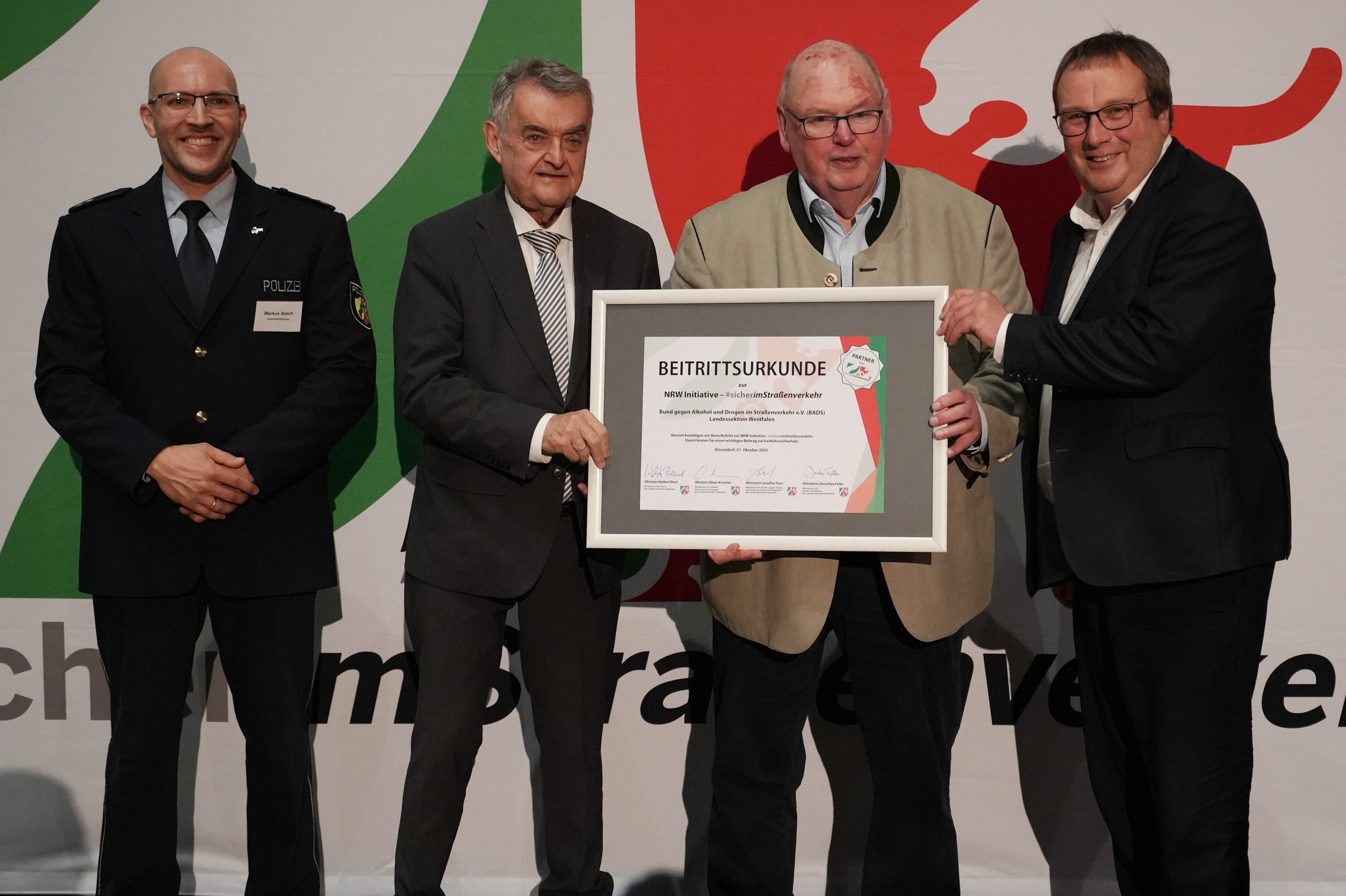 Urkundenübergabe an den BADS Westfalen