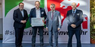 Urkundenübergabe an den ADAC Ostwestfalen-Lippe