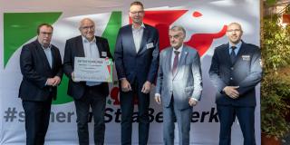 Urkundenübergabe an den ADAC Westfalen