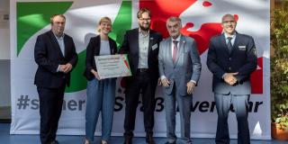 Übergabe der Beitrittsurkunde an die Bezirksregierung Düsseldorf