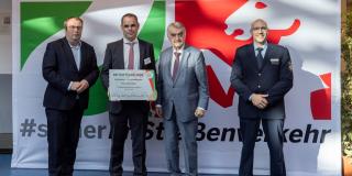 Übergabe der Urkunden an die Bezirksregierung Köln