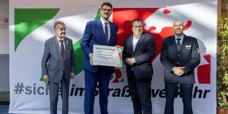 Übergabe der Urkunden an die Unfallkasse NRW