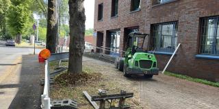 Ein Bild von Bauarbeiten vor einem Gebäude