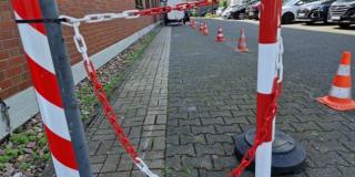 Absperrpfosten auf einem Gehweg