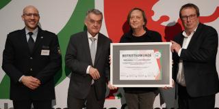 Urkundenübergabe an Andreas Alberts vom BADS