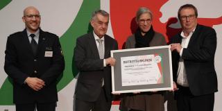 Die Urkundenübergabe an den BADS Rheinland-Süd