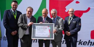 Urkundenübergabe an den Hochsauerlandkreis